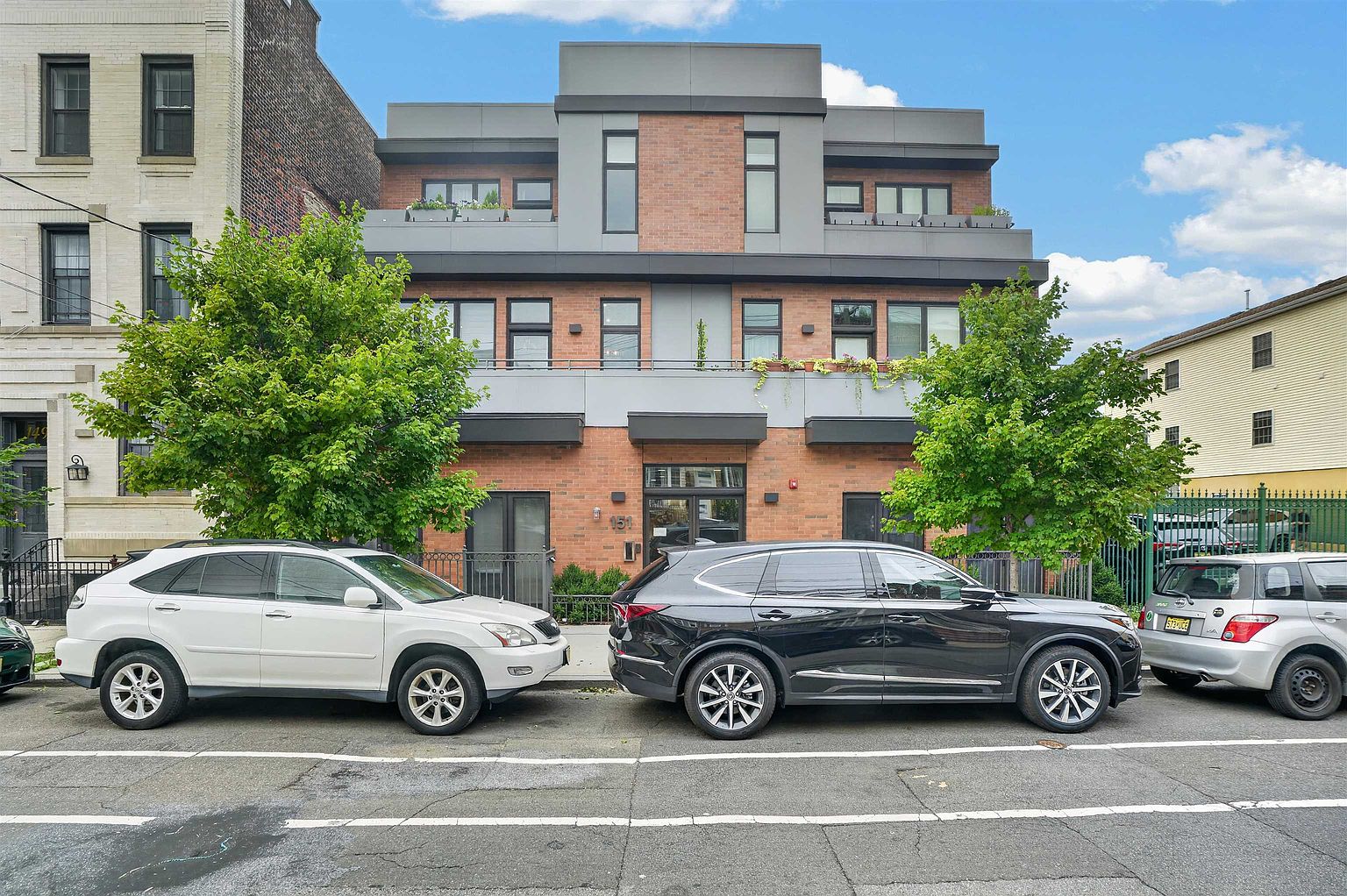 151 Webster Ave Exterior